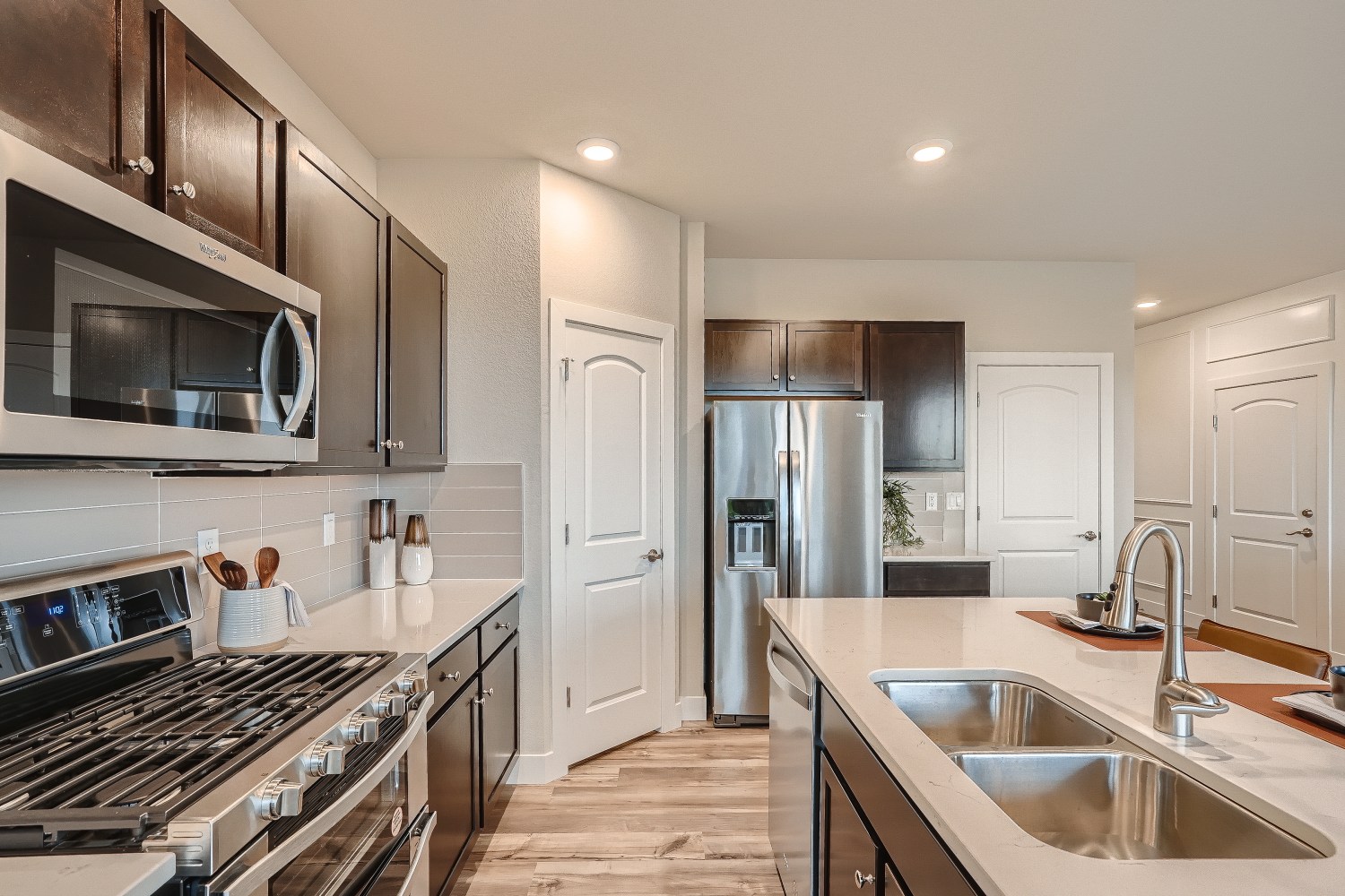 A kitchen with white cabinets.