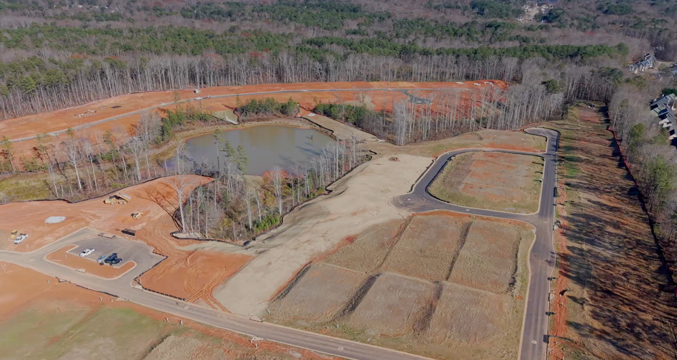 A large dam with a body of water in the middle.