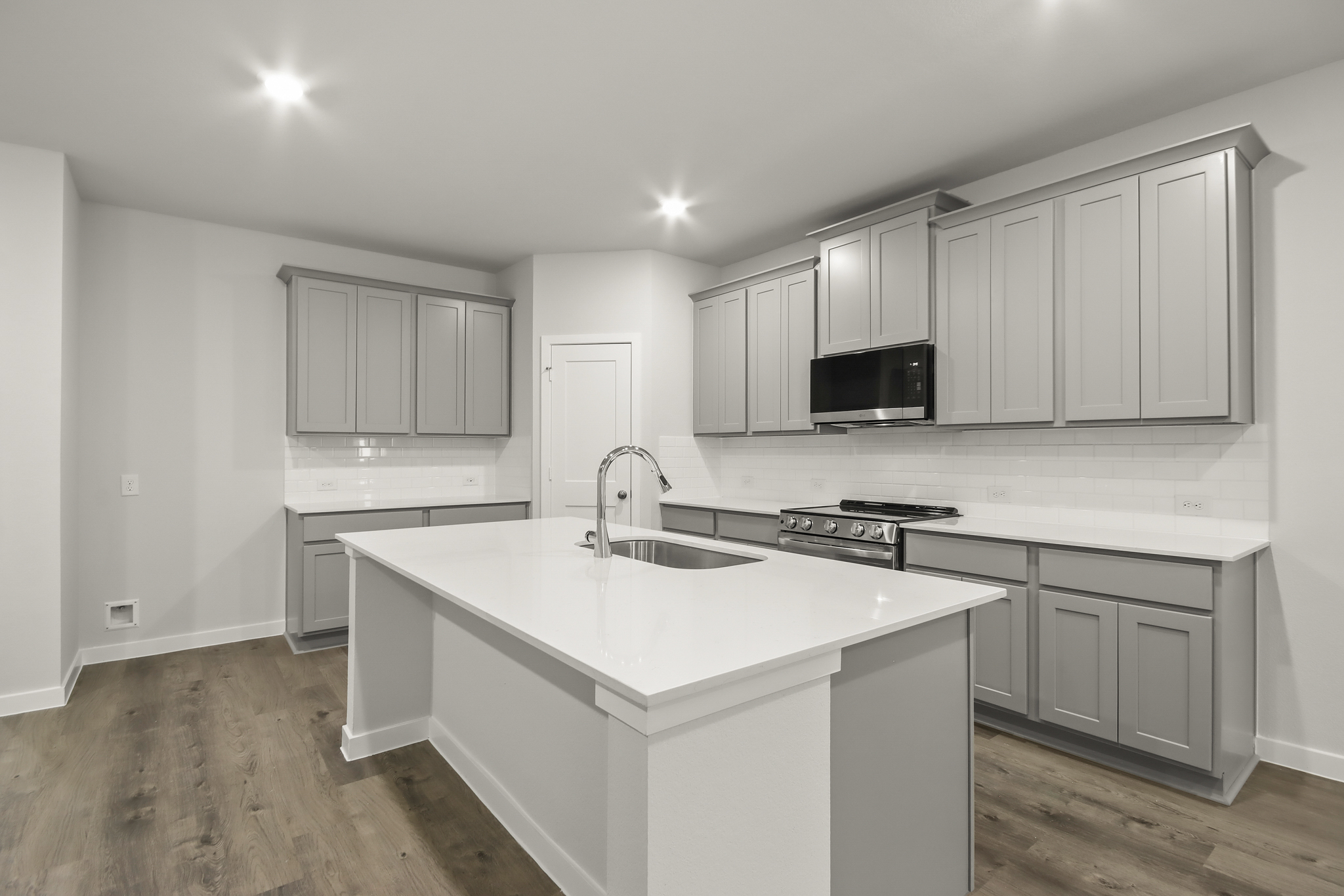 A kitchen with white cabinets.