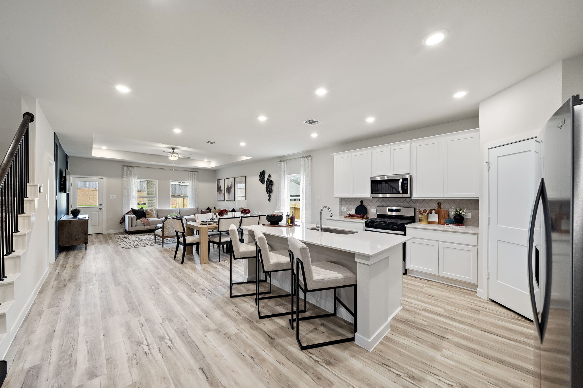 A kitchen with white cabinets.
