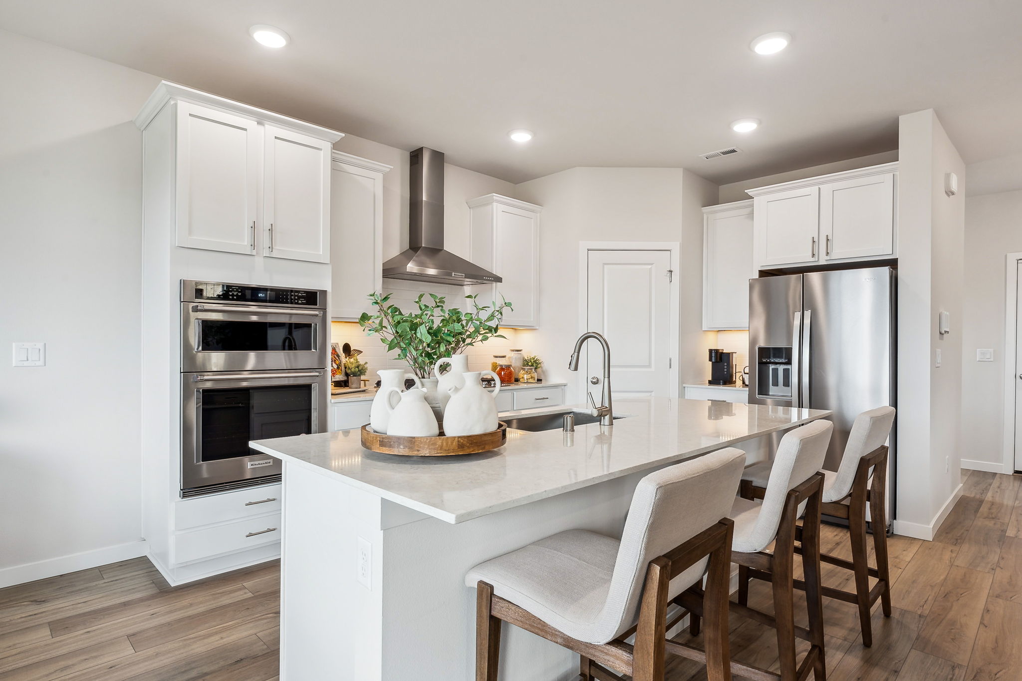 A kitchen with white cabinets.